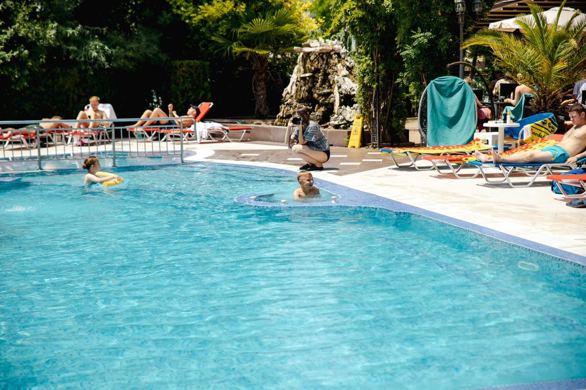 Biato Apartments Pantai Sunny Bagian luar foto