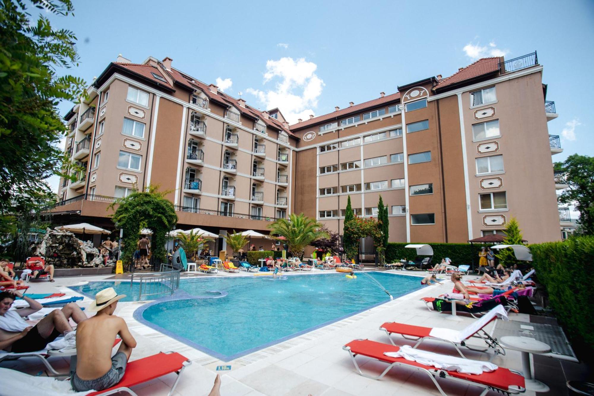 Biato Apartments Pantai Sunny Bagian luar foto
