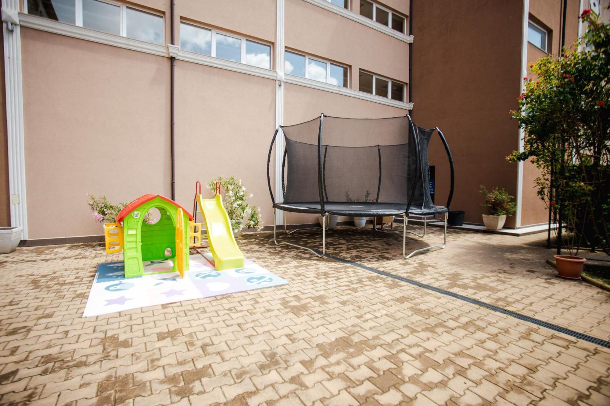 Biato Apartments Pantai Sunny Bagian luar foto