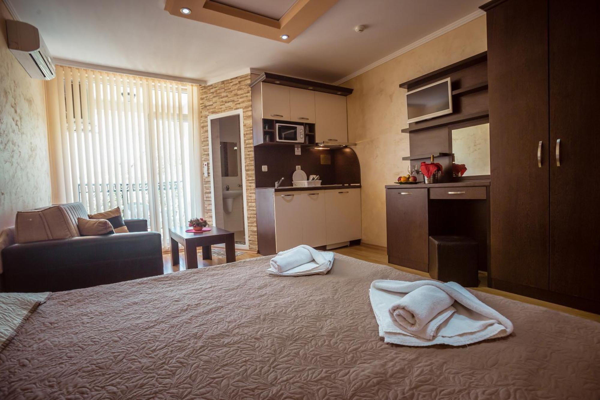 Biato Apartments Pantai Sunny Bagian luar foto