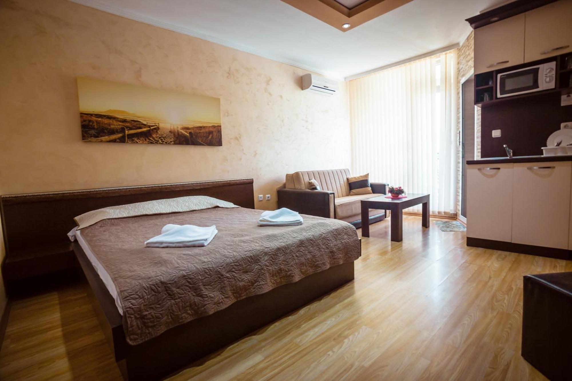 Biato Apartments Pantai Sunny Bagian luar foto