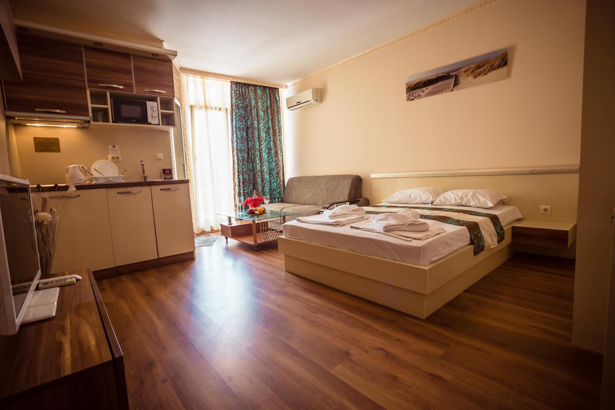 Biato Apartments Pantai Sunny Bagian luar foto