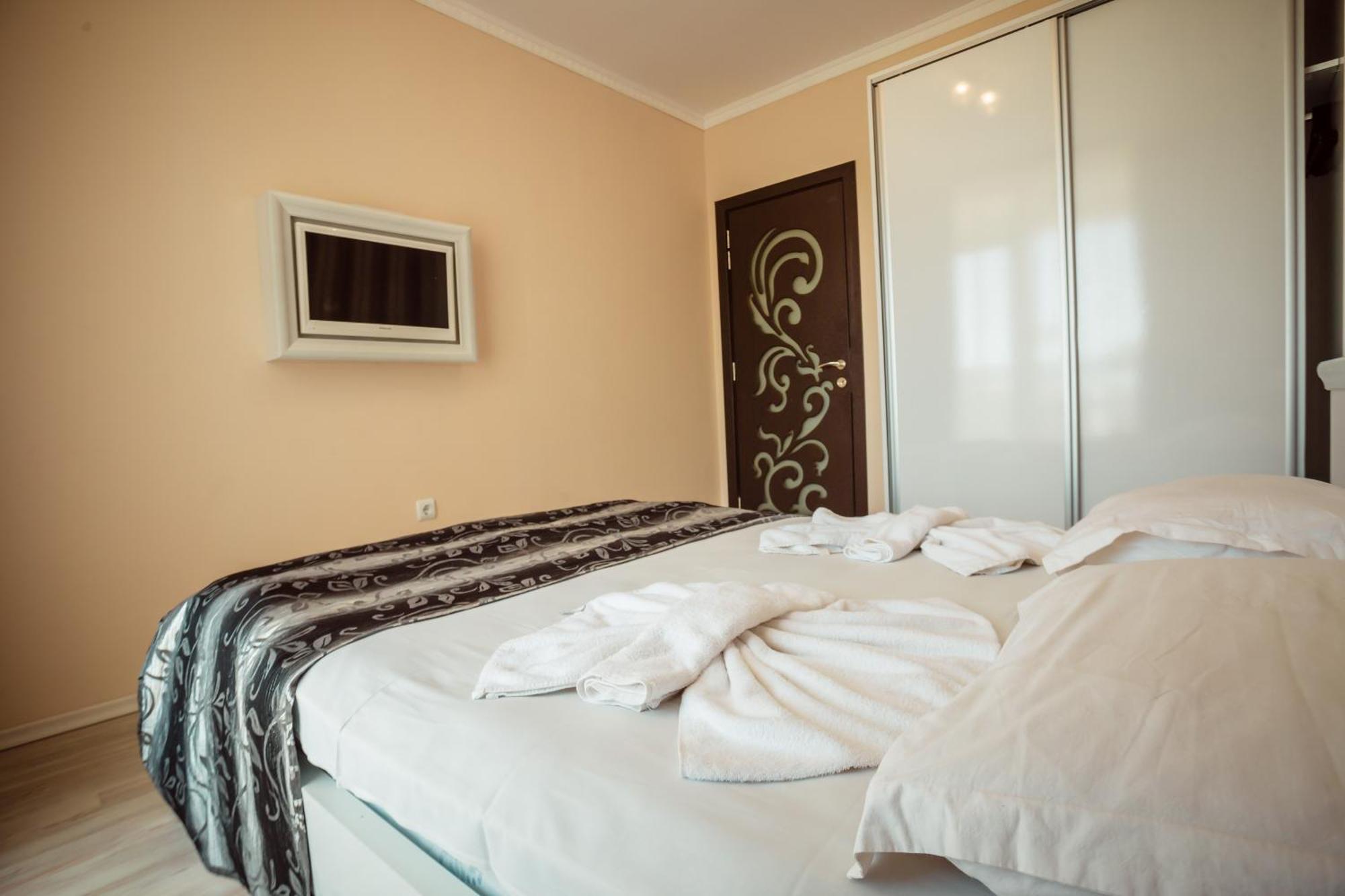 Biato Apartments Pantai Sunny Bagian luar foto