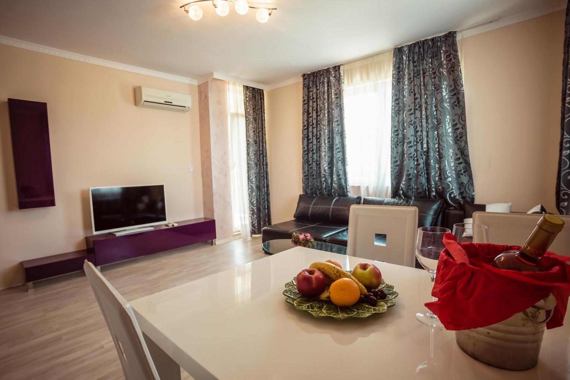 Biato Apartments Pantai Sunny Bagian luar foto
