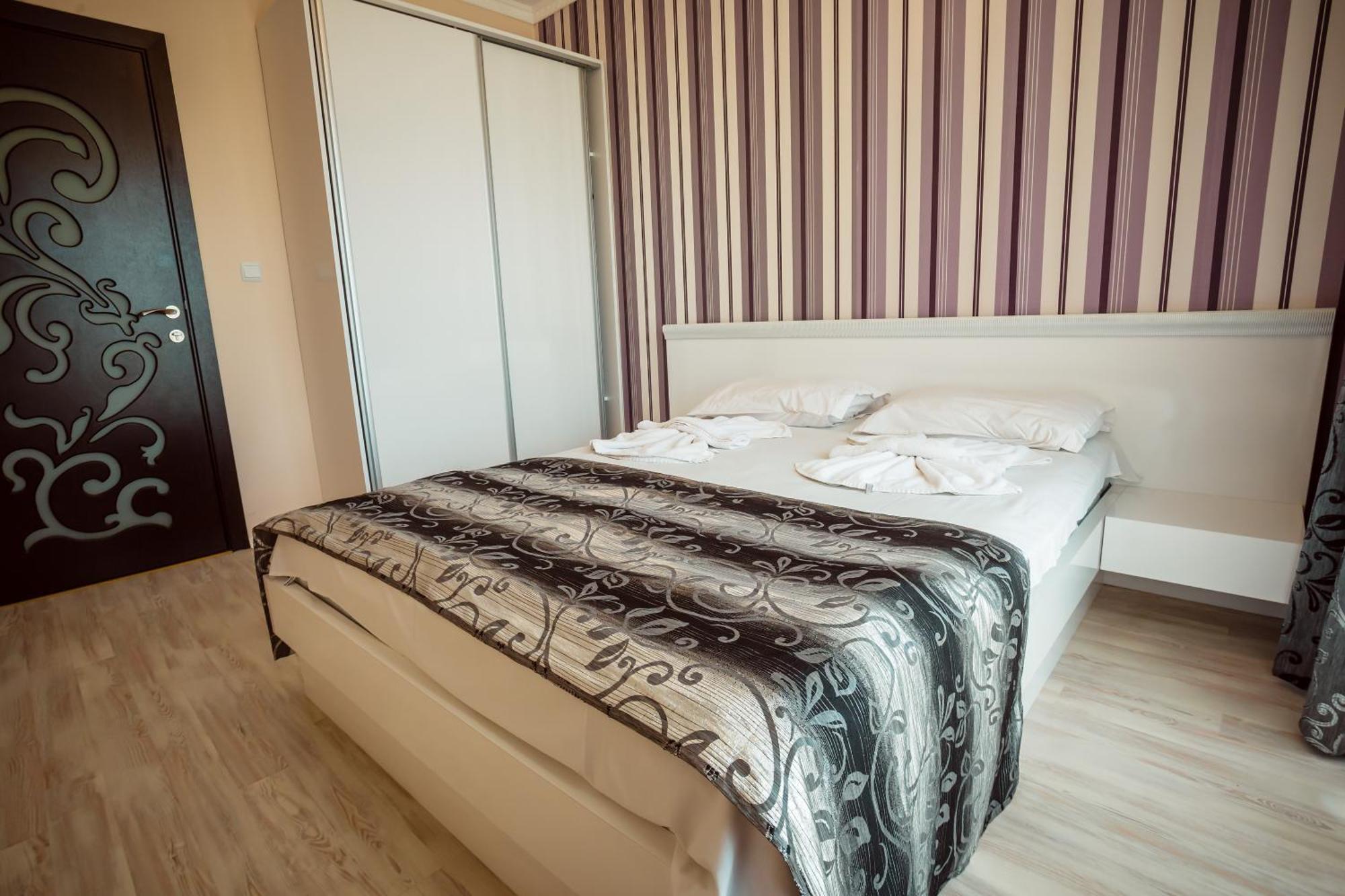 Biato Apartments Pantai Sunny Bagian luar foto